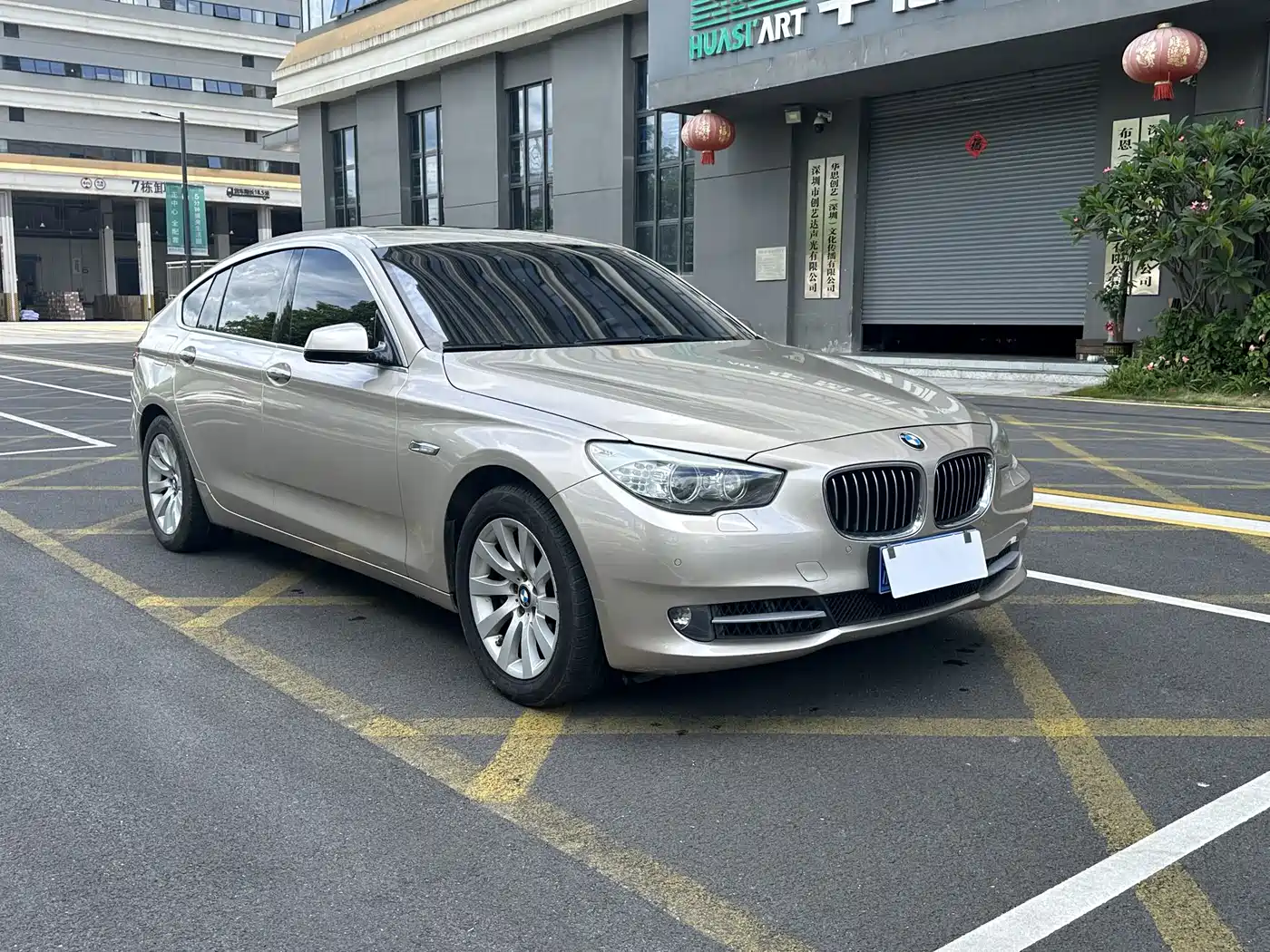 BMW 5 Series GT 2010 535i Luxury Model фото 3