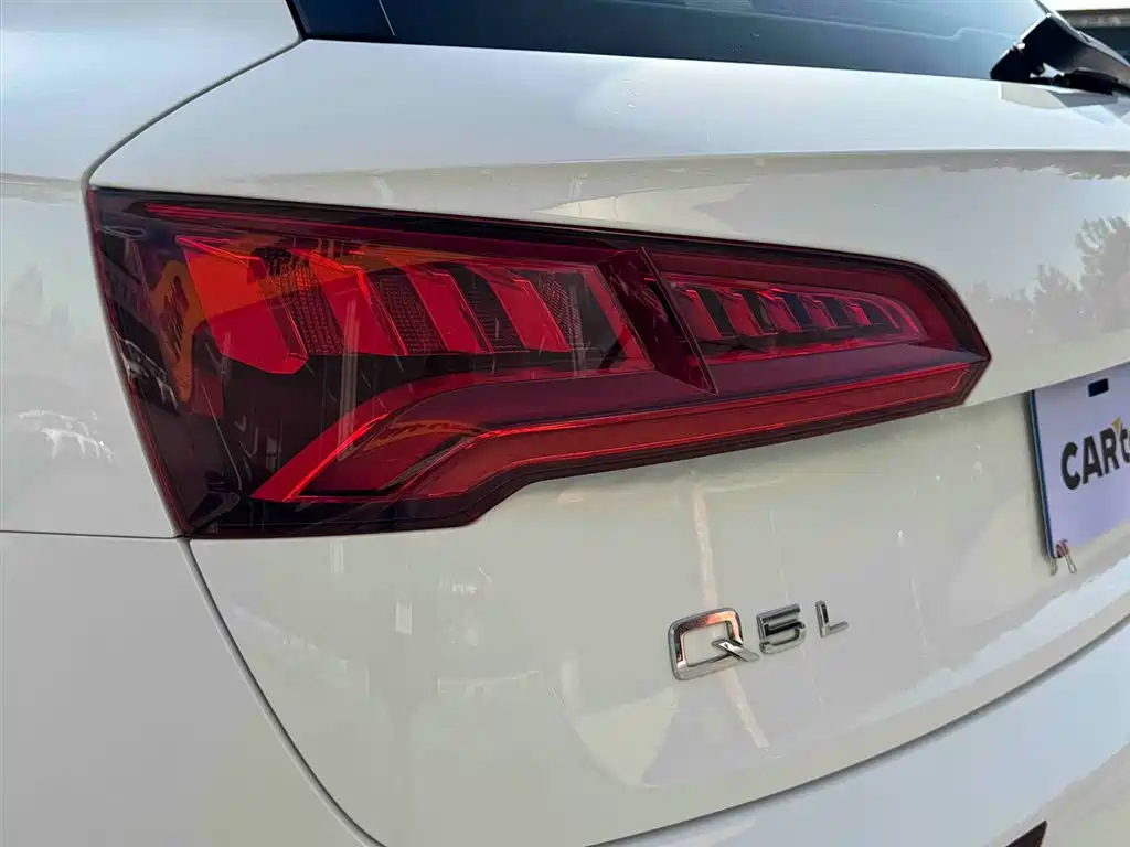 Audi Q5L 2020 Facelift 40 TFSI Honor Fashion фото 7