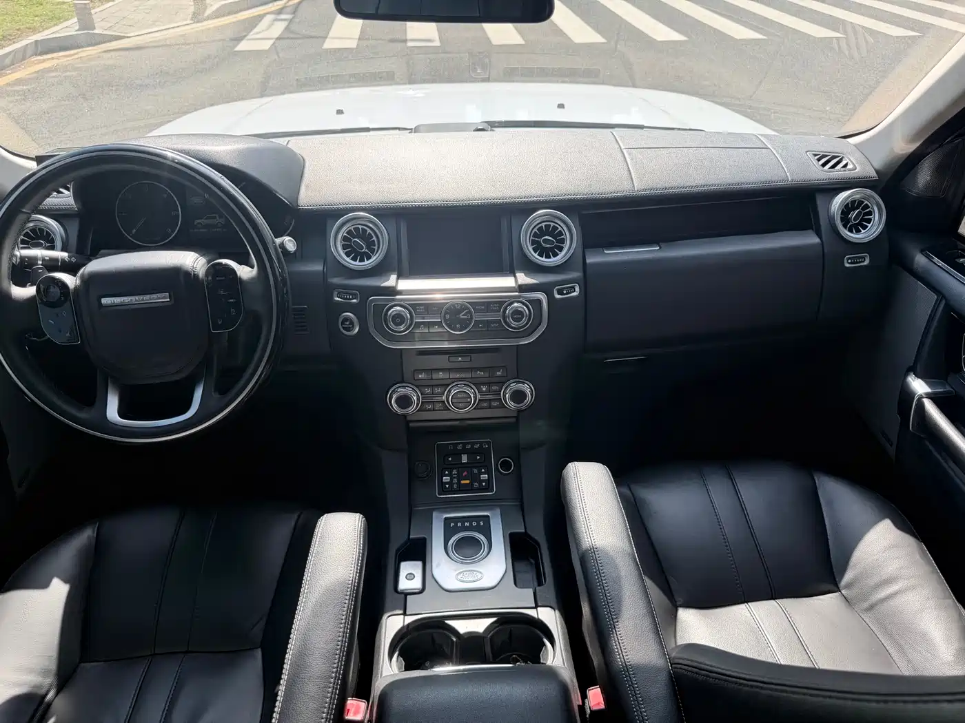 Land Rover Discovery 2013 3.0 SDV6 HSE Diesel фото 17