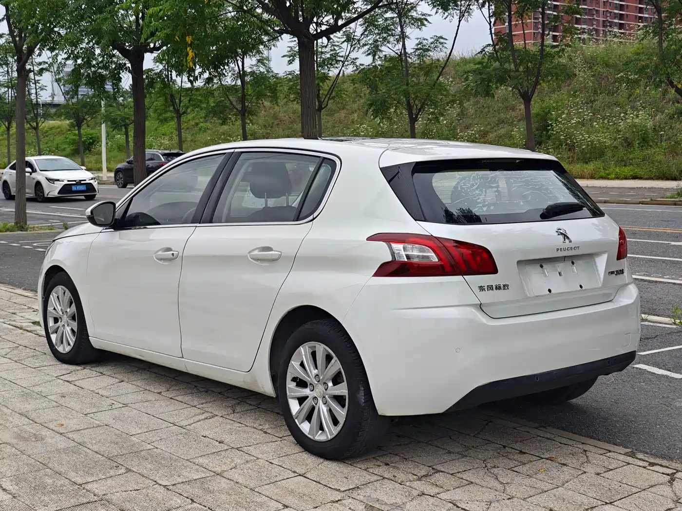 Peugeot 308S 2015 1.2T Auto Dynamic Edition фото 9