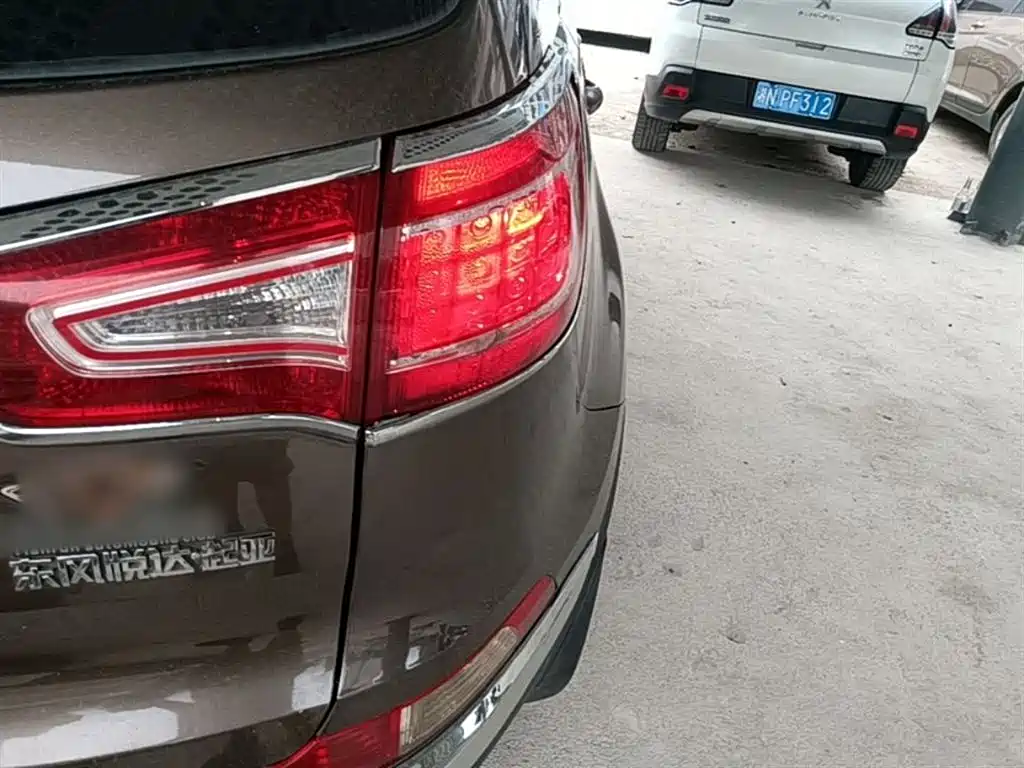 Kia Sportage 2014 2.0L Automatic 2WD GL Edition фото 8