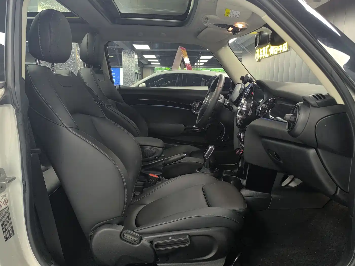 MINI 2023 Facelift 1.5T COOPER Artist фото 14