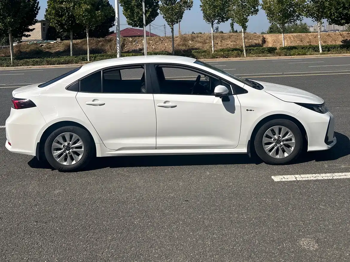 Photo 3 - Toyota Corolla