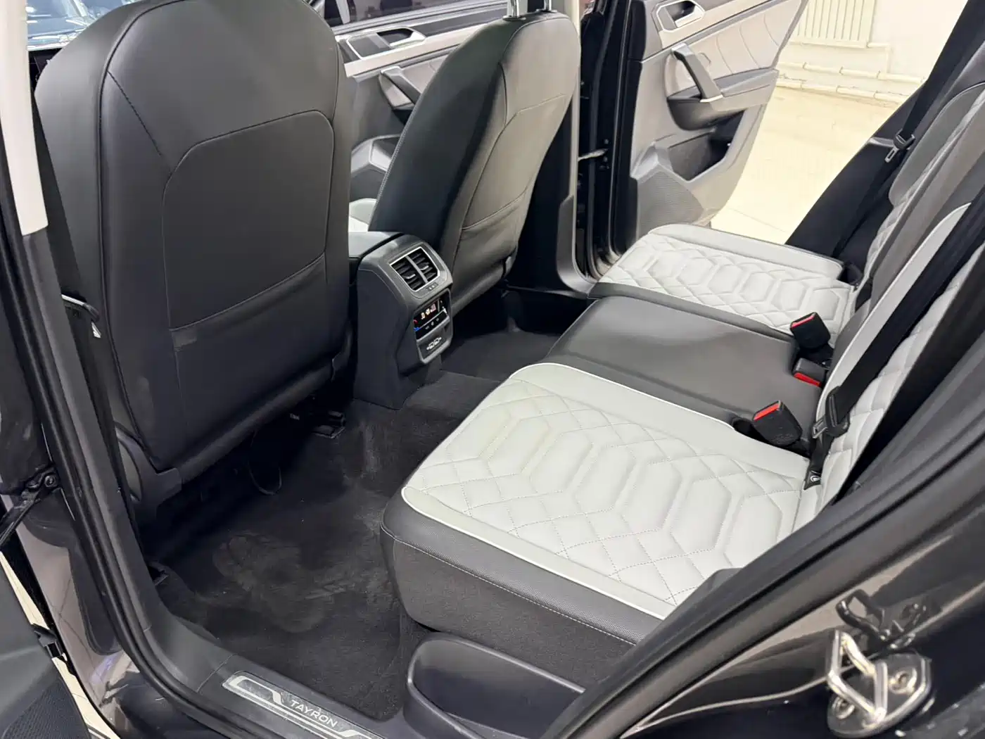 Volkswagen Tayron 2023 280TSI 2WD Luxury Plus Advanced Edition фото 17