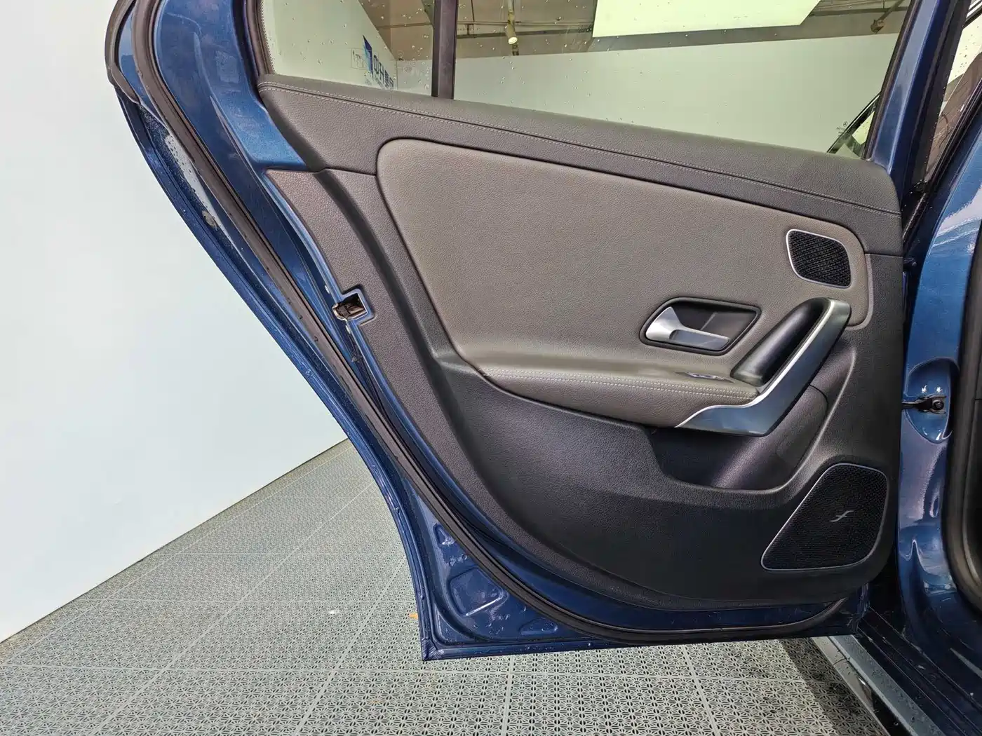 Mercedes-Benz A-Class AMG 2019 AMG A 35 L 4MATIC фото 14