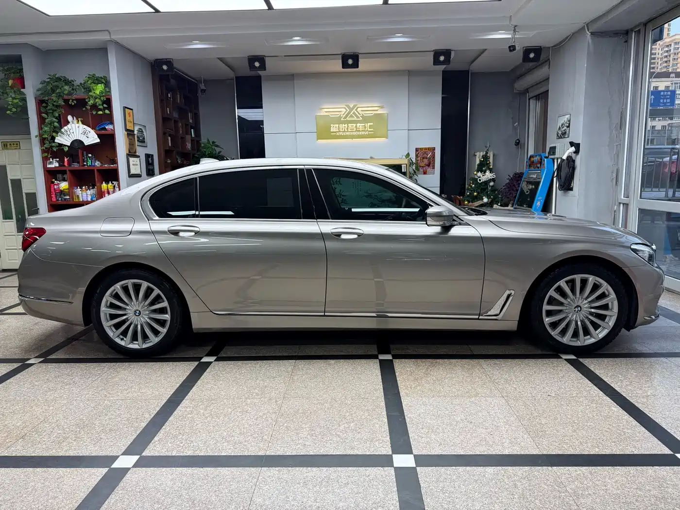 BMW 7 Series 2016 730Li Leading фото 4
