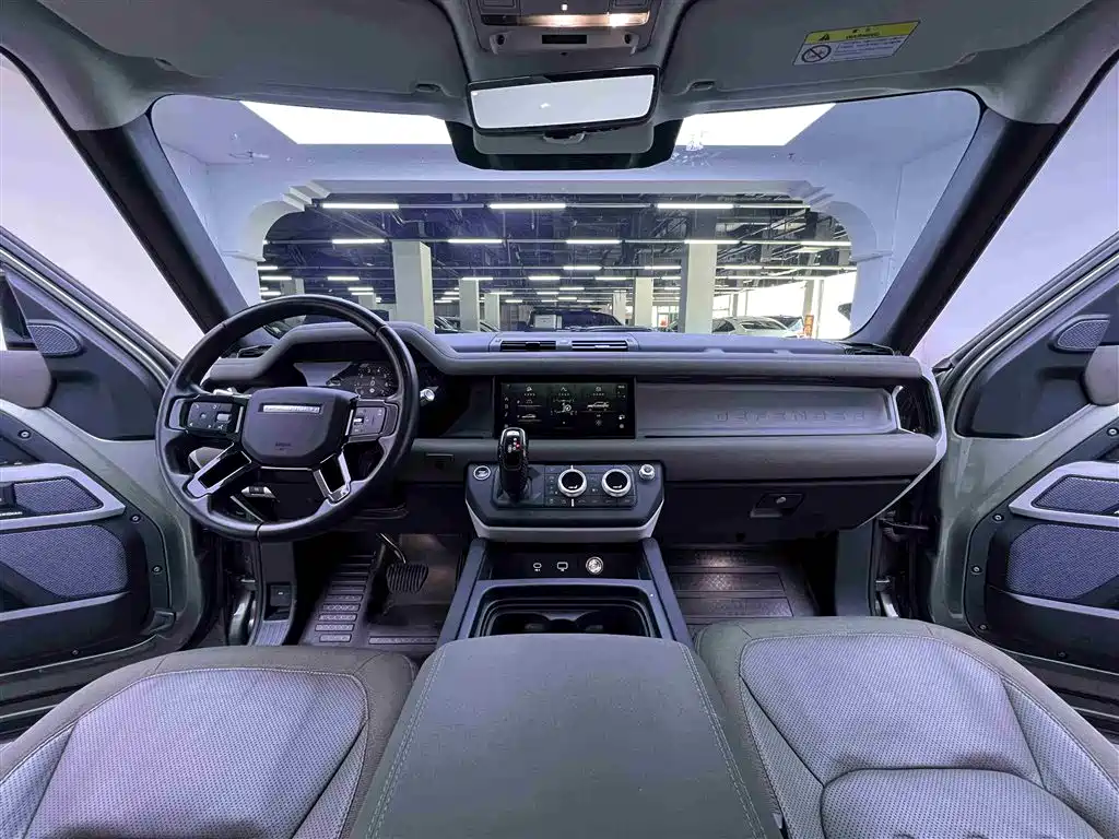 Land Rover Defender 2020 Model 110 P400 HSE фото 20