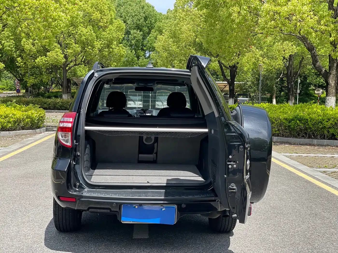 Toyota RAV4 Rongfang 2011 2.0L Automatic Luxury Edition фото 15