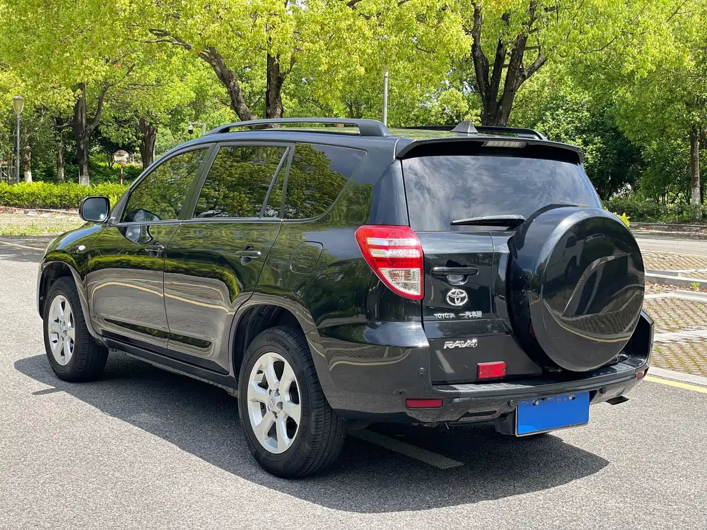 Toyota RAV4 Rongfang 2011 2.0L Automatic Luxury Edition фото 17