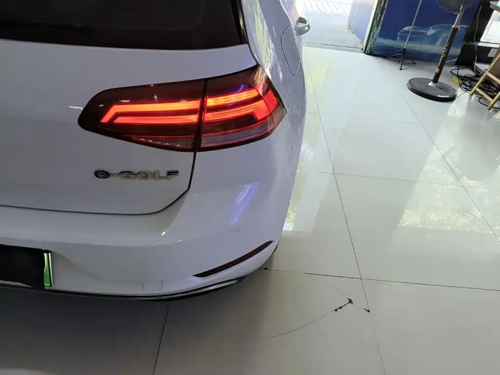 Volkswagen Golf Electric 2020 Chi фото 8