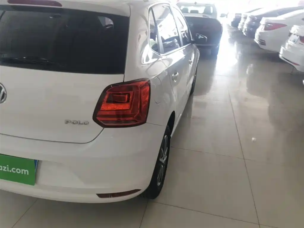 Volkswagen Polo 2016 1.4L Manual Trend фото 8