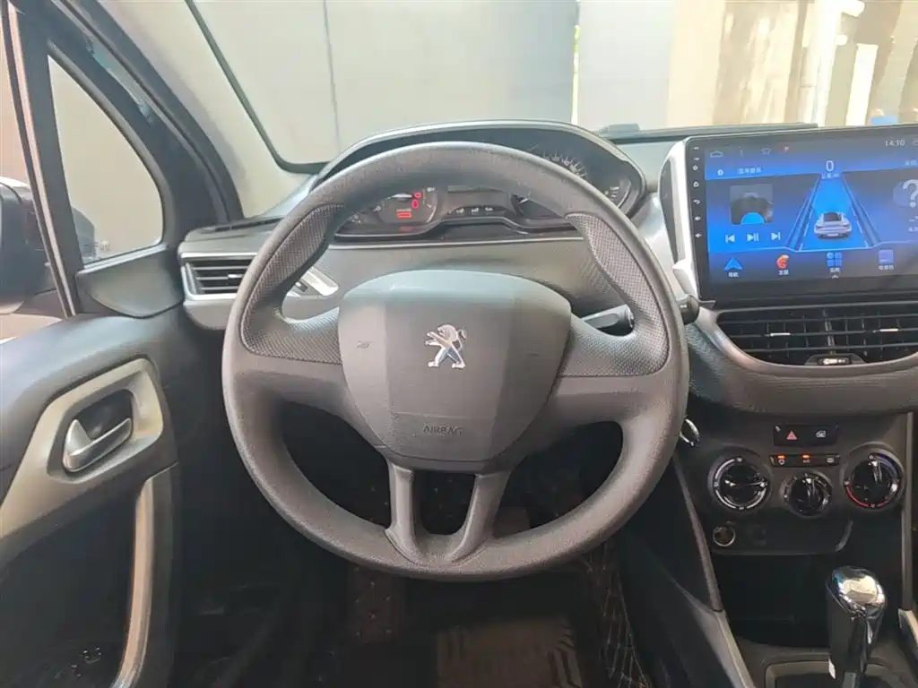 Peugeot 2008 2014 1.6L Automatic Trend Edition фото 11