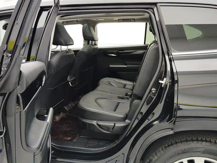 TOYOTA HIGHLANDER