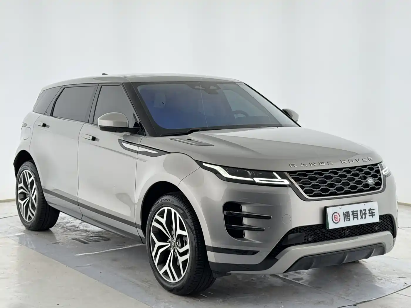 Land Rover Range Rover Evoque New Energy 2022 Range Rover Evoque L P300e Plug-in Hybrid фото 2