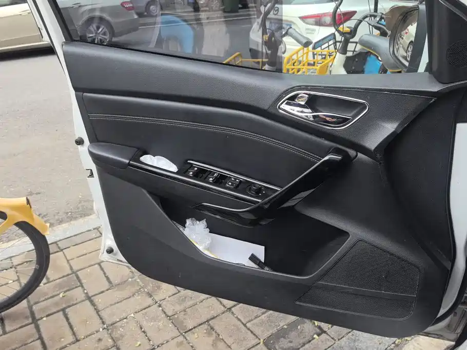Baojun 310W 2018 2018 1.5L Automatic Luxury China VI