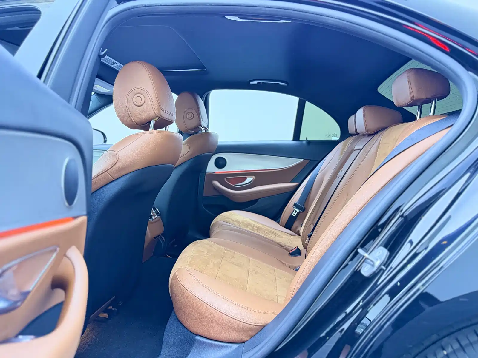 Photo 10 - Mercedes-Benz E-Class