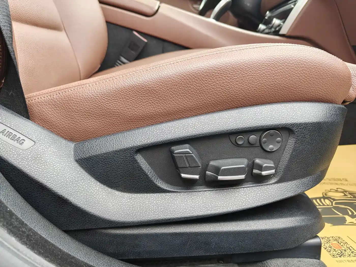 BMW 5 Series GT 2010 535i Leading Model фото 26