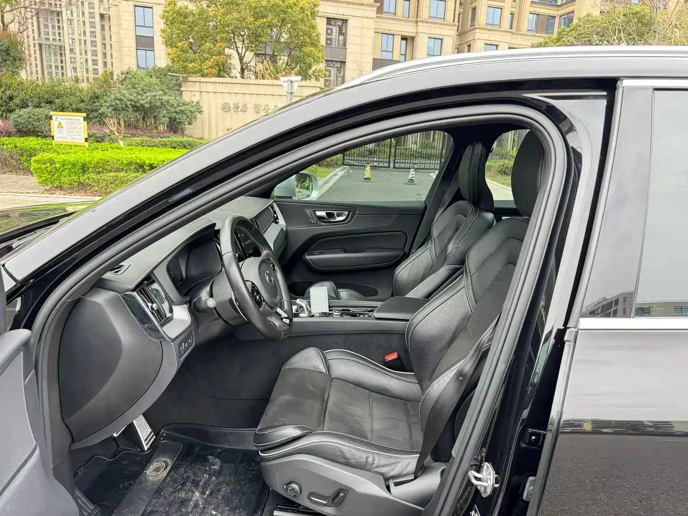 VOLVO XC60 PLUG IN HYBRID