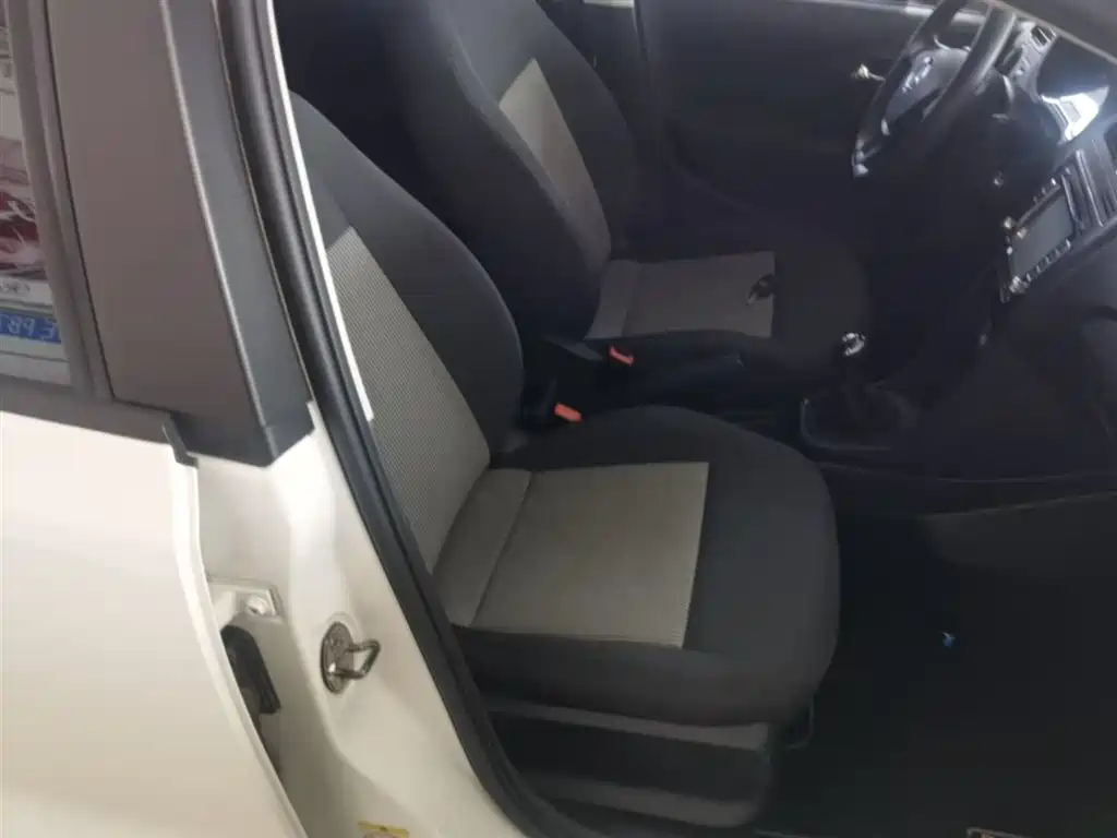 Volkswagen Polo 2016 1.4L Manual Trend фото 25