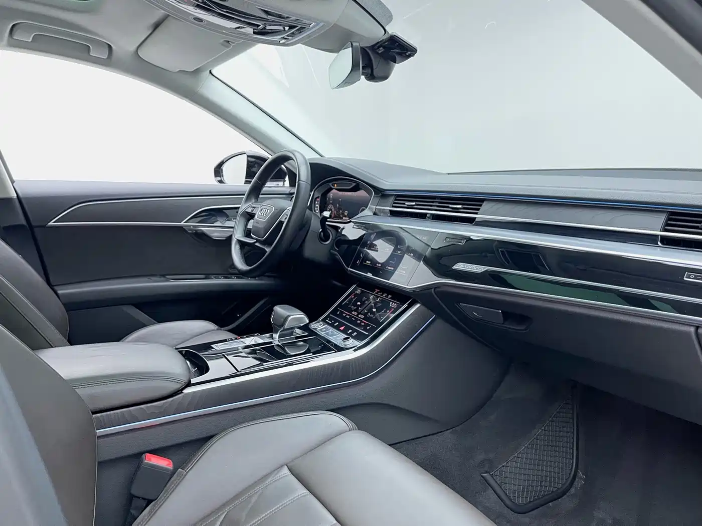 Фото 7 - Audi A8