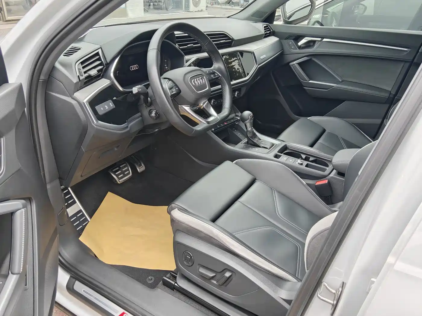 Audi Q3 2024 35 TFSI Fashion Sport фото 2