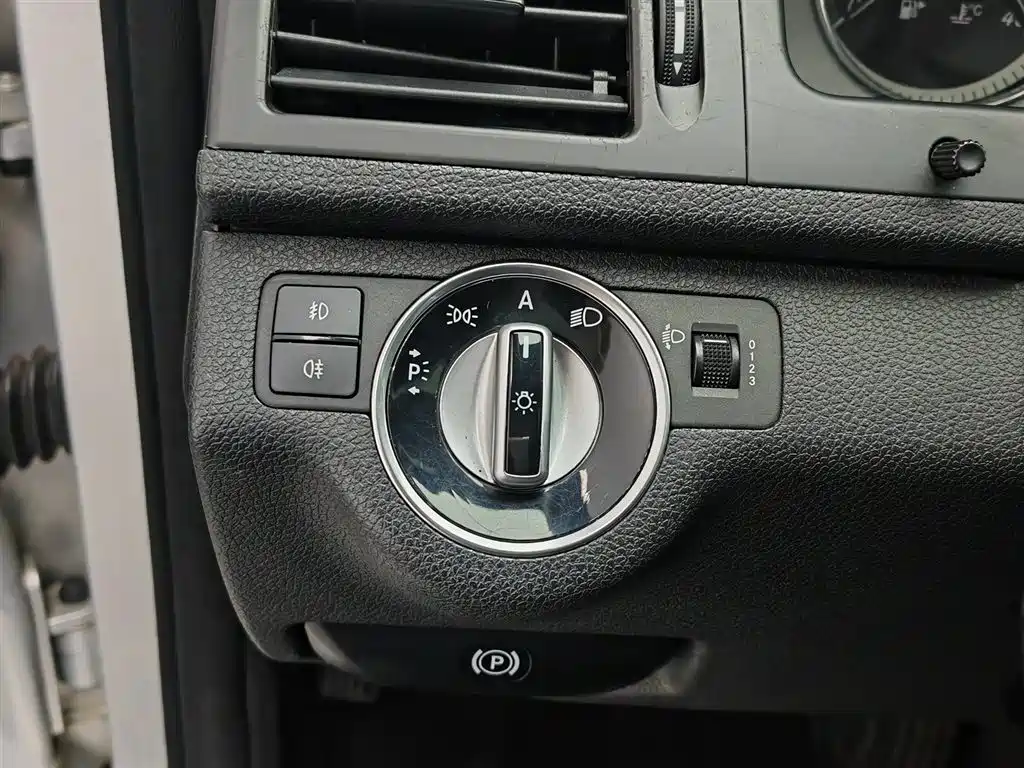Mercedes-Benz C-Class (Import) 2010 C 200 CGI Estate фото 21