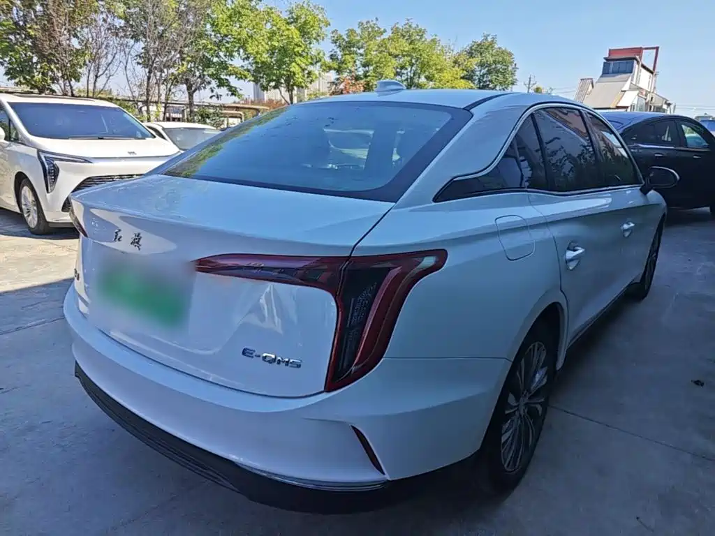 Фото 7 - Hongqi E-QM5