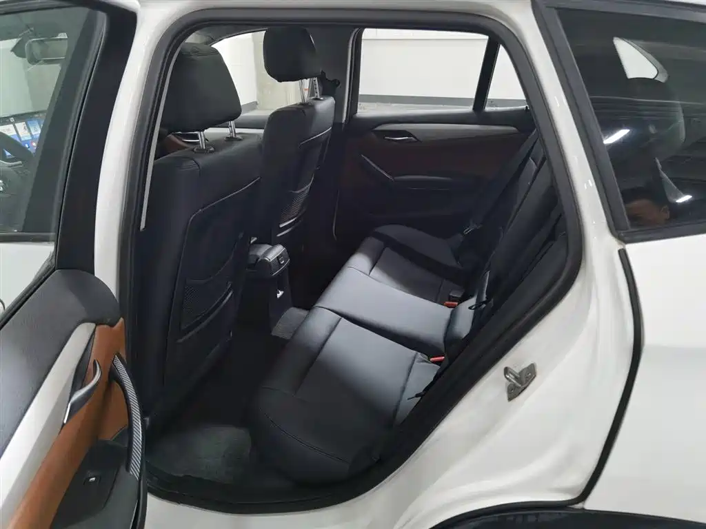 BMW X1 2014 sDrive18i Fashion Edition фото 15