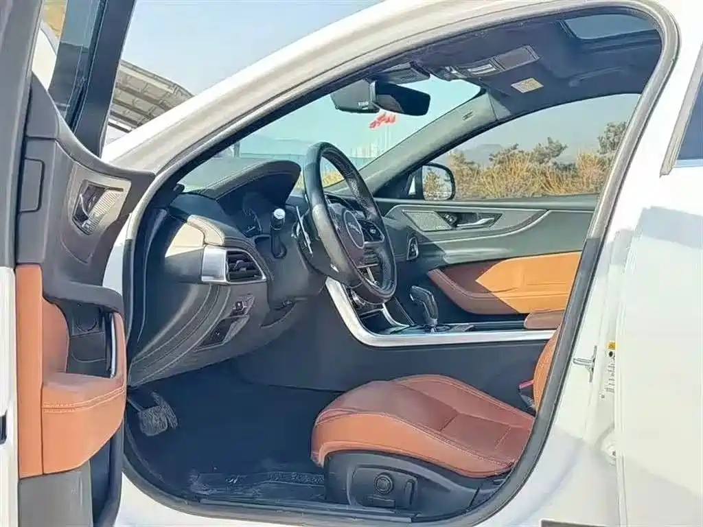 Jaguar XEL 2021 2.0T 250PS R-DYNAMIC S Progressive Sport Edition фото 4
