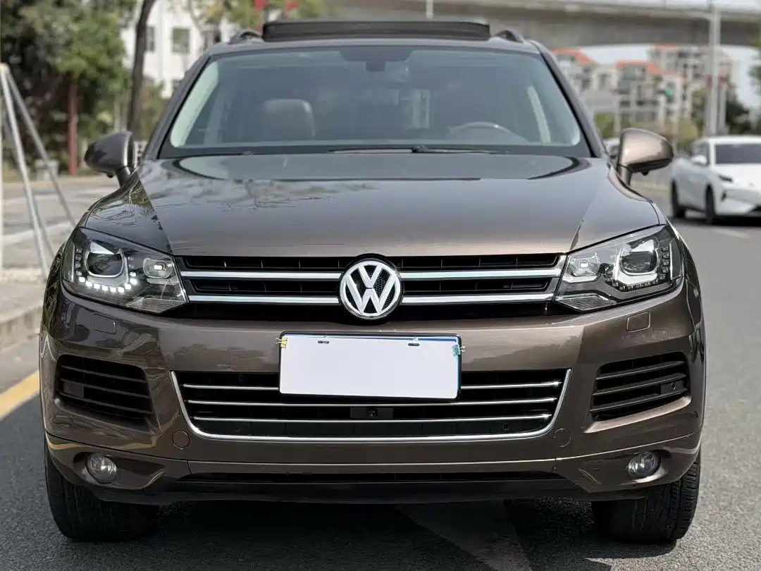 Фото 2 - Volkswagen Touareg