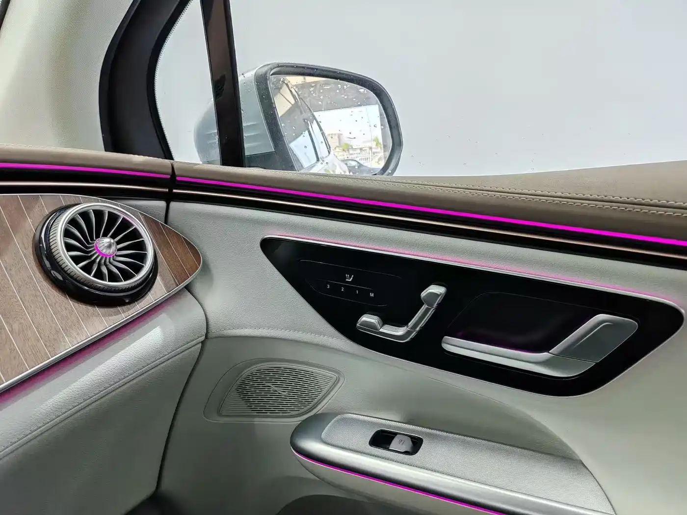 Mercedes-Benz EQE SUV 2023 350 4MATIC Luxury Edition фото 16