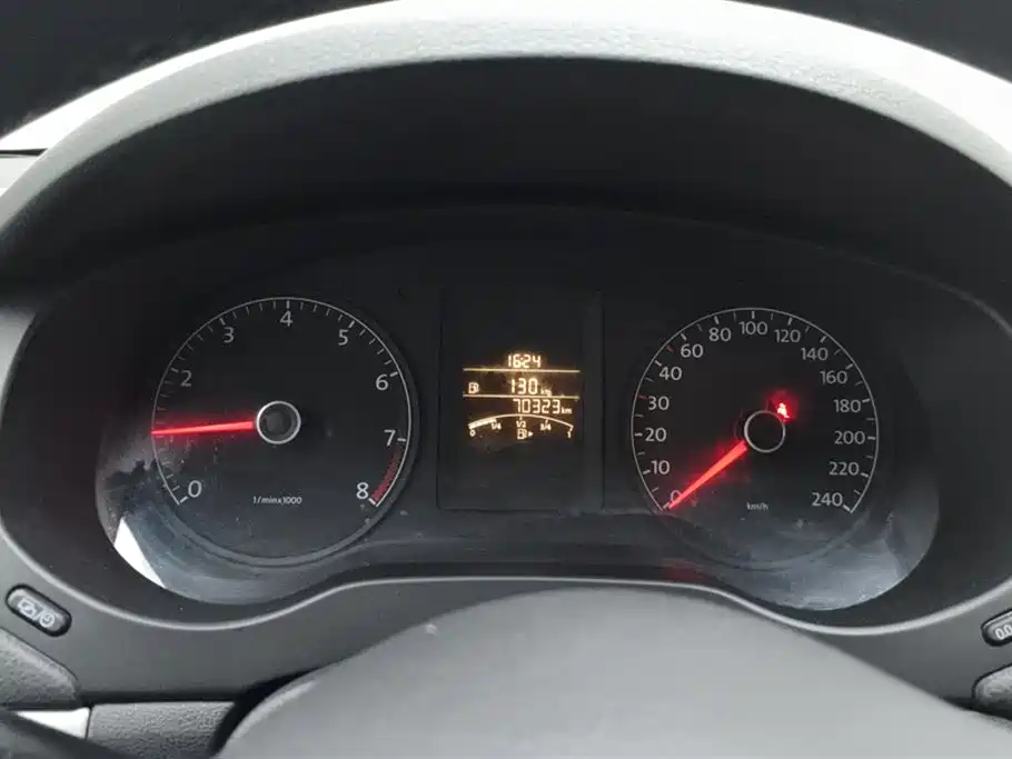 Volkswagen Sagitar 2014 Facelift 1.6L Manual Leading Version фото 14