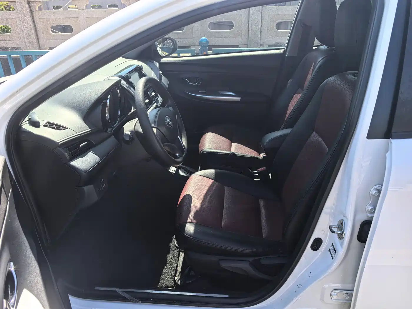 Toyota YARiS L Zhi Xuan 2015 1.5E Auto Charming Edition фото 6