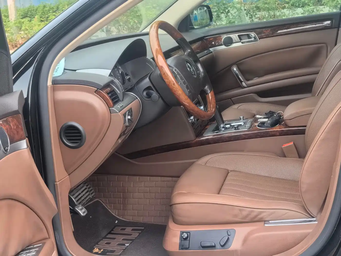 Volkswagen Phaeton 2011 3.6L V6 5-seat Extended Business Edition фото 4