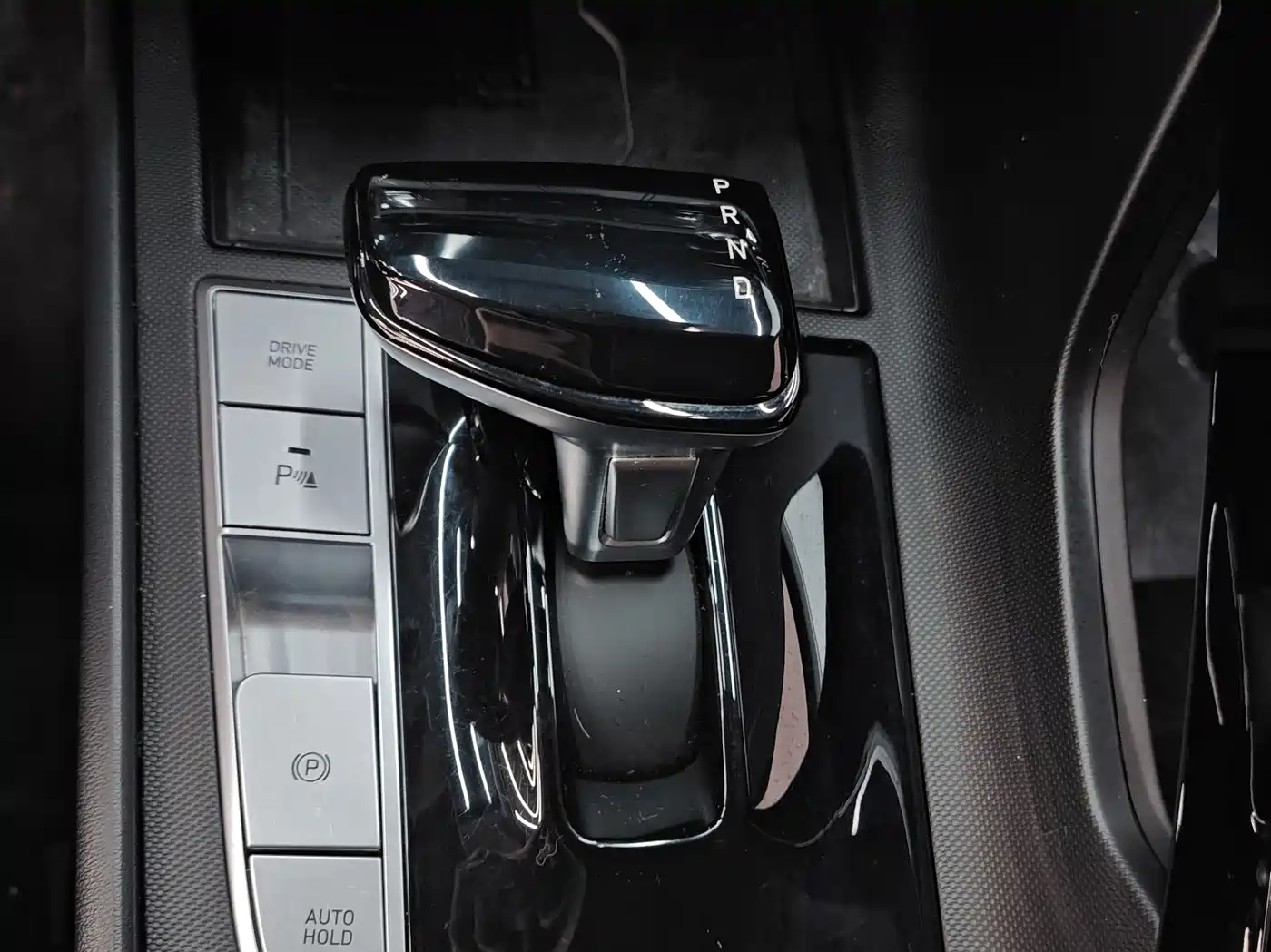Hyundai Elantra 2023 Model 1.5L CVT LUX Premium Edition фото 19