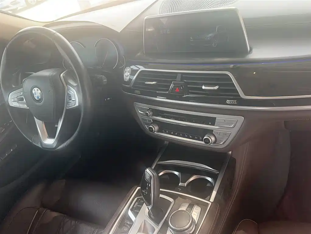 BMW 7 Series 2016 730Li Luxury фото 8