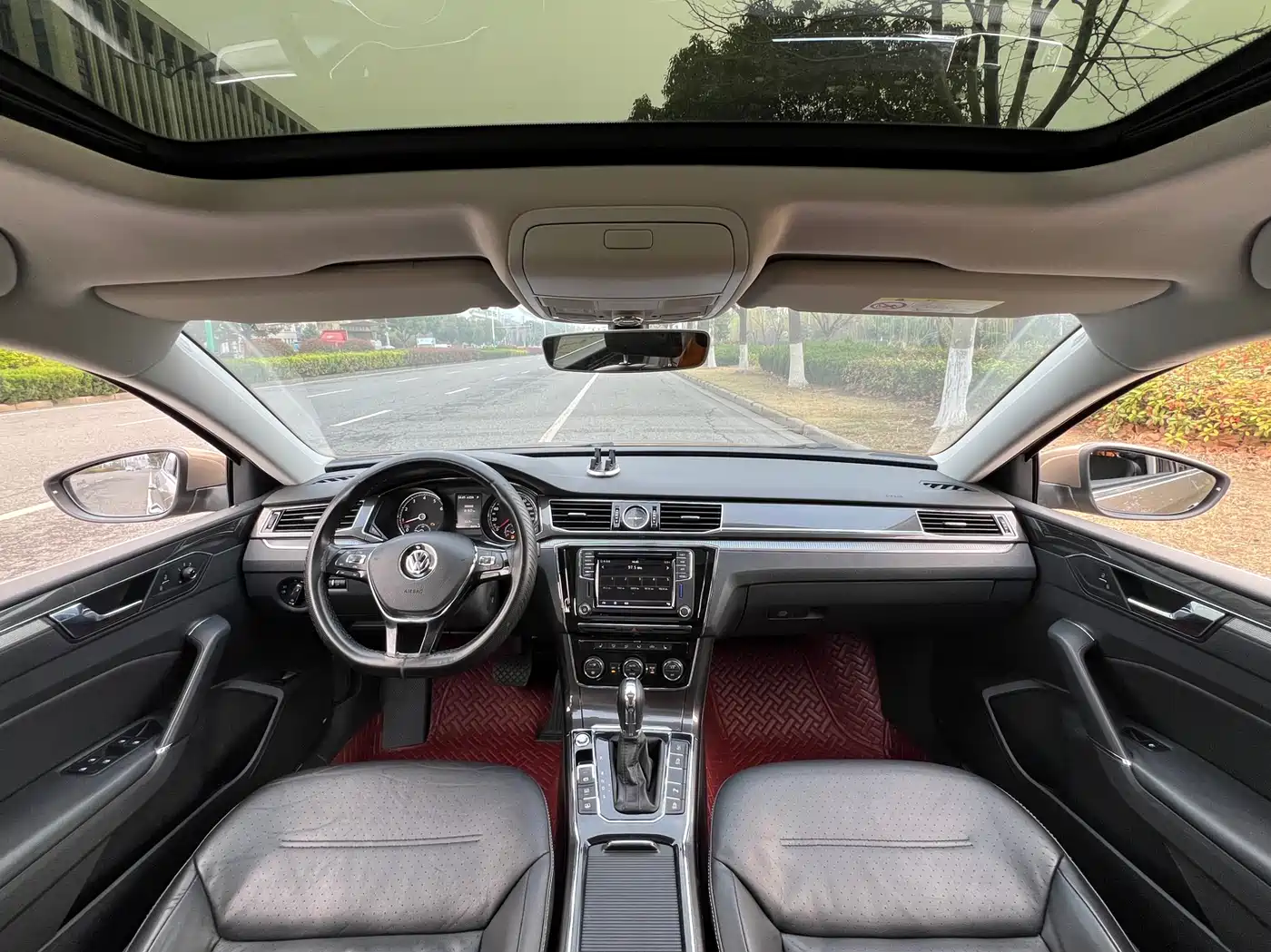 Volkswagen Passat 2017 330TSI DSG Luxury фото 9