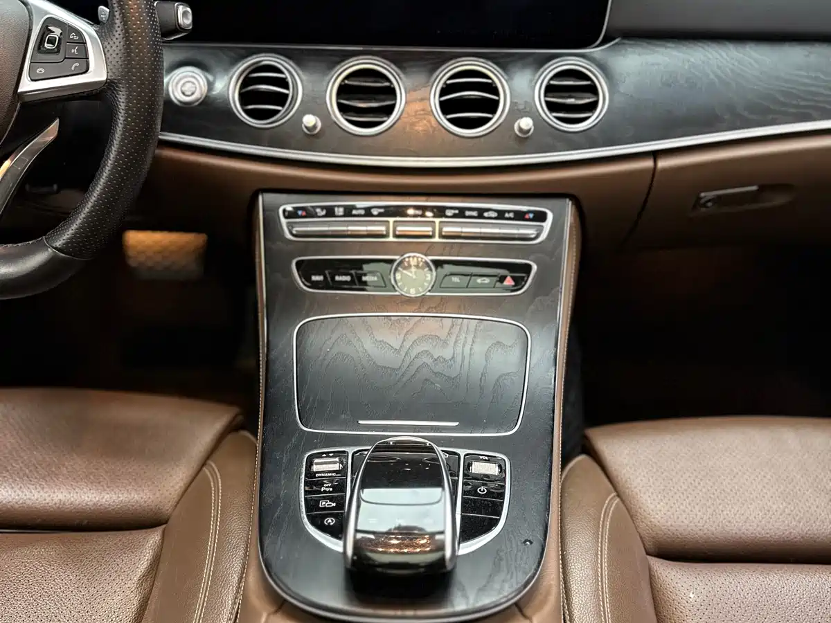 Mercedes-Benz E-Class 2018 E 200 L Sport фото 6