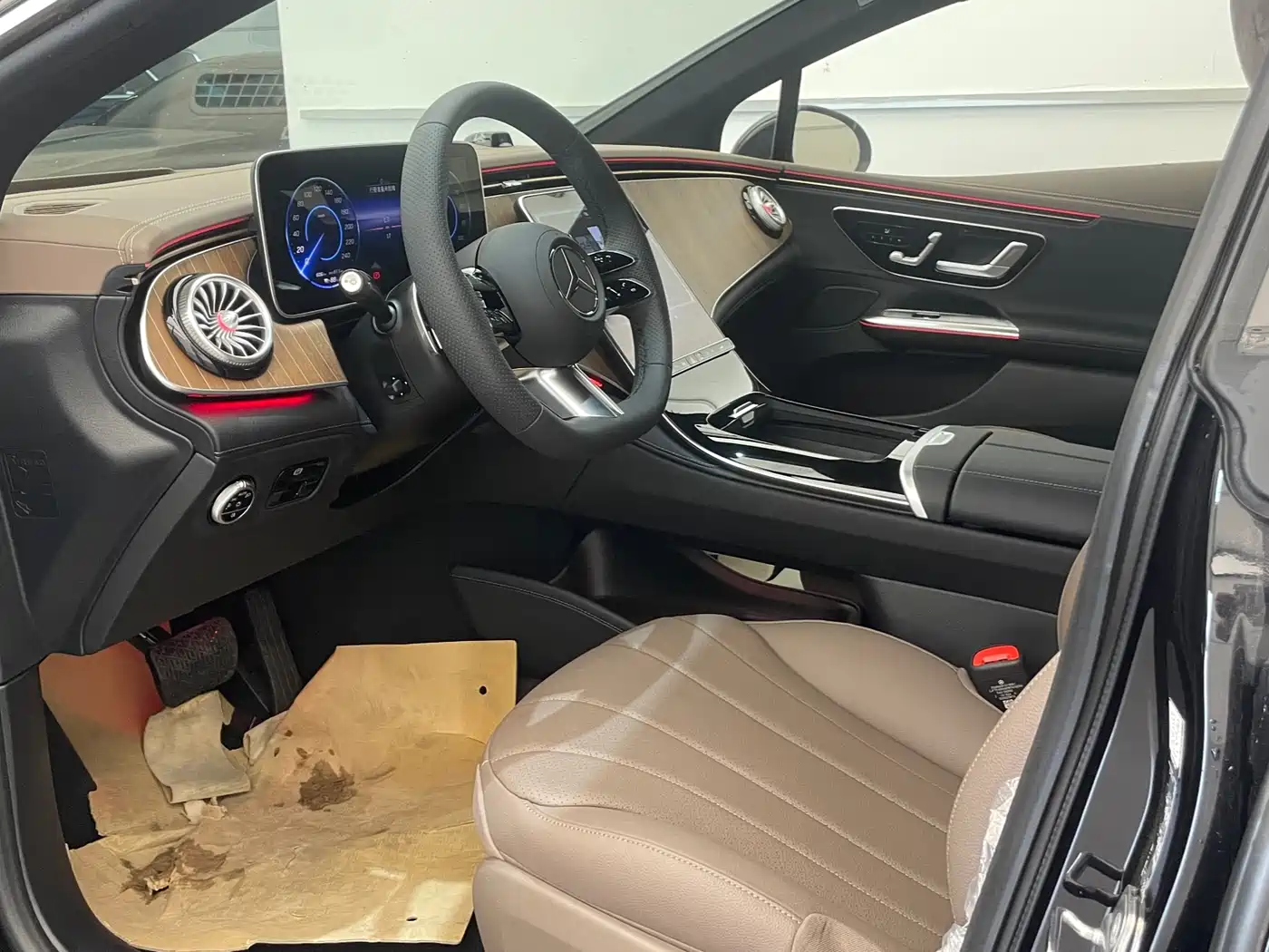 Mercedes-Benz EQE 2025 Model 500 4MATIC Luxury Edition фото 8