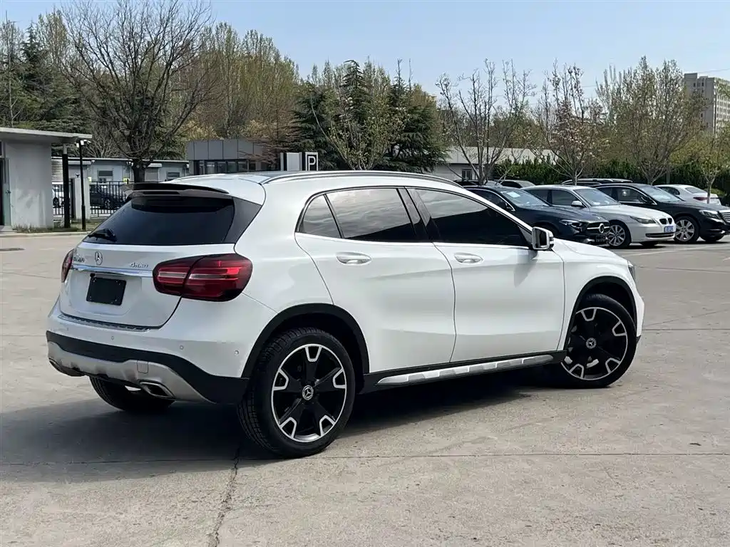 Mercedes-Benz GLA 2017 GLA 220 4MATIC Fashion фото 15