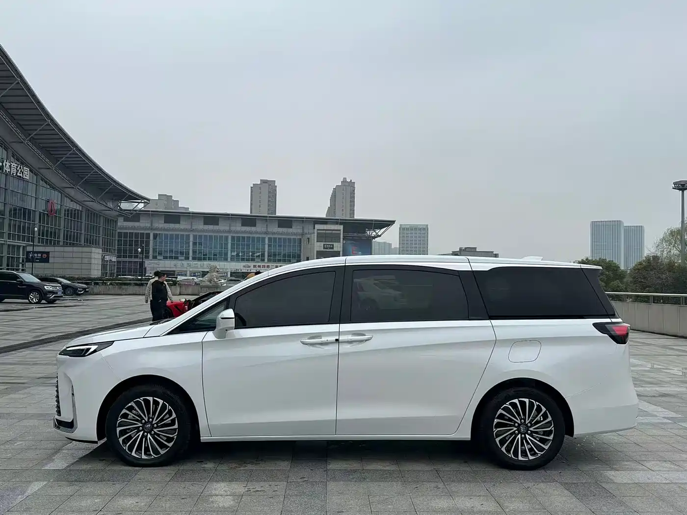 BUICK GL8 NEW ENERGY