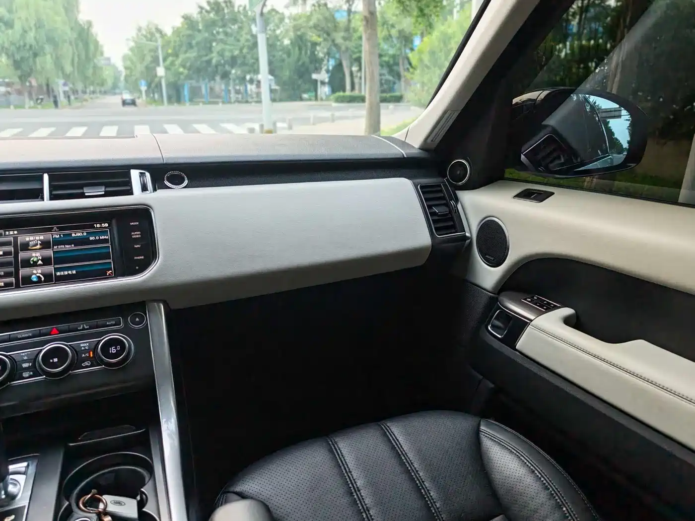 Photo 15 - Land Rover Range Rover Sport
