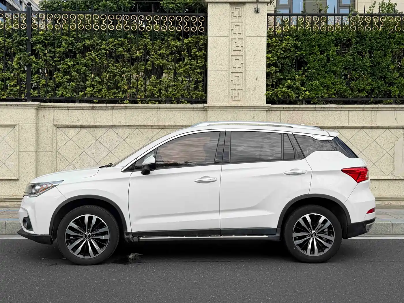 GAC Trumpchi Trumpchi GS4 2017 235T Automatic 2WD Luxury Smart Connected Edition фото 3