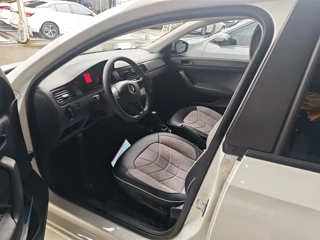 Volkswagen Santana 2016 1.6L Automatic Trend Edition фото 11