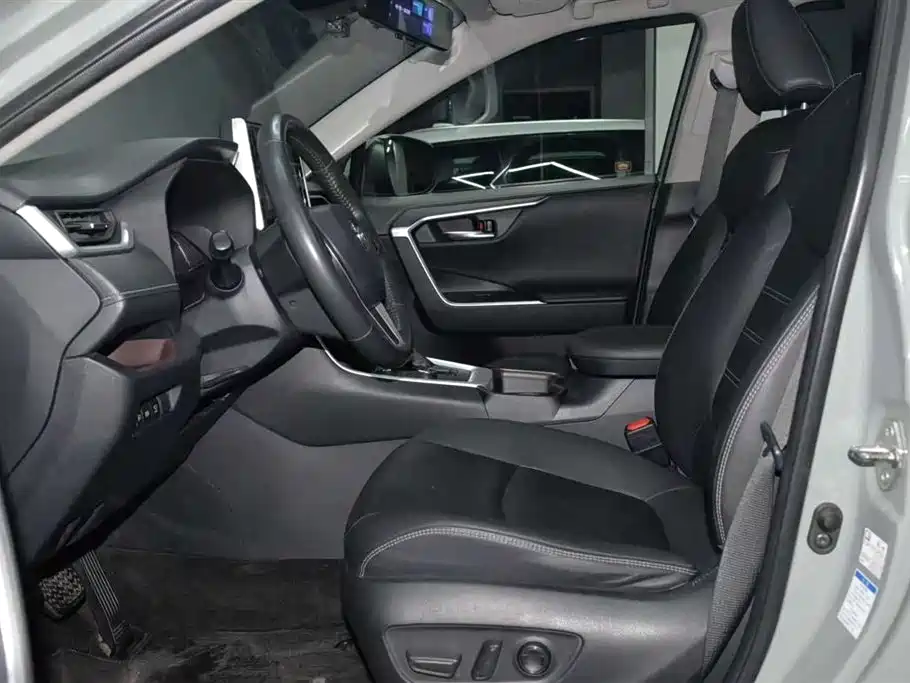 Toyota RAV4 Rongfang 2020 2.0L CVT 4WD Premium Edition фото 8