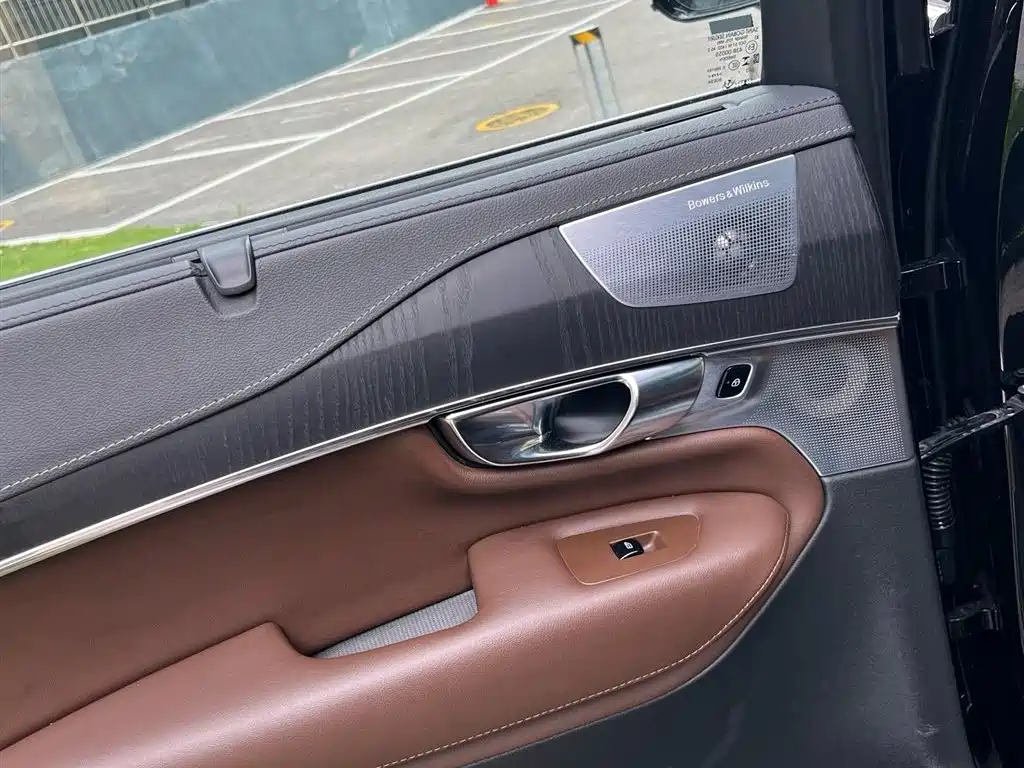 VOLVO XC90 PLUG-IN HYBRID
