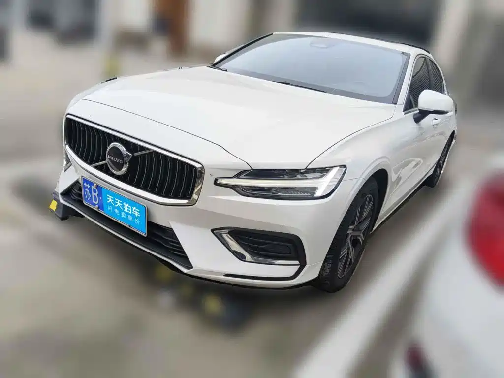 Фото 1 - Volvo S60