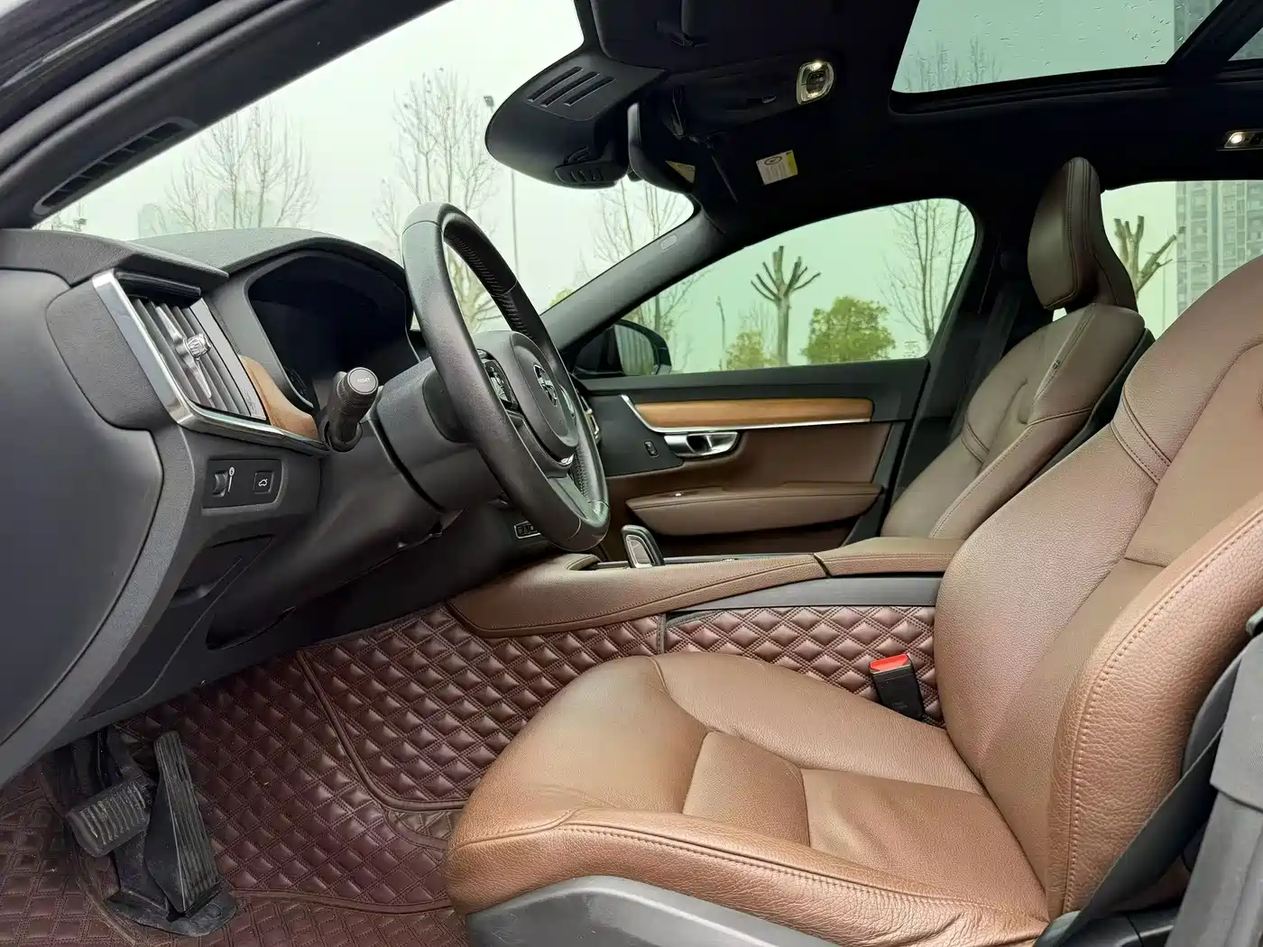 VOLVO S90