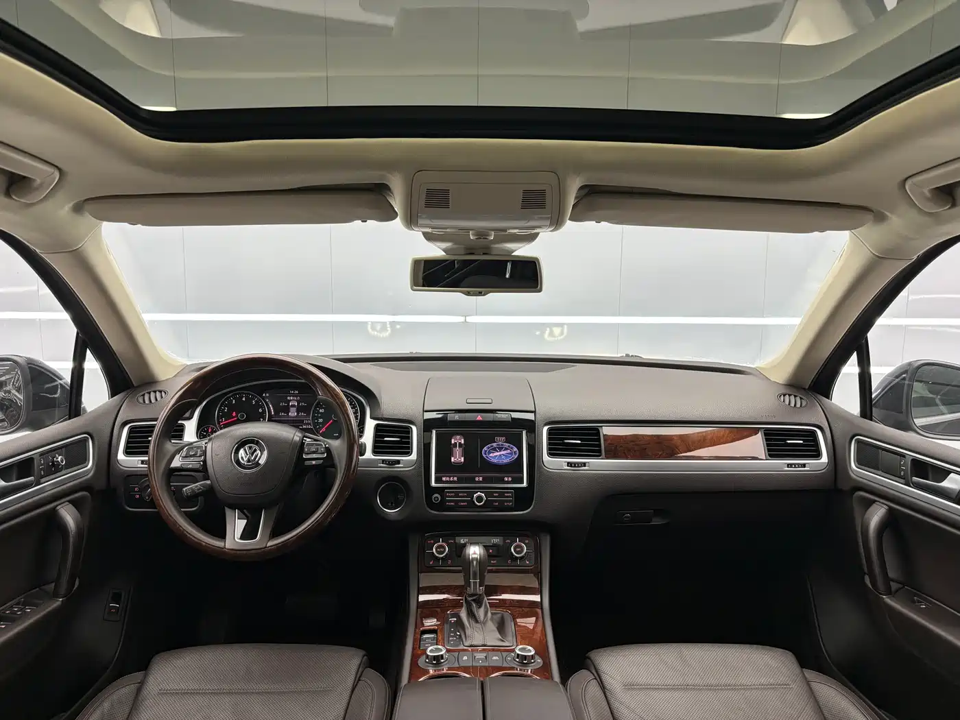 Volkswagen Touareg 2013 3.0TSI X 10th Anniversary Limited Edition фото 10