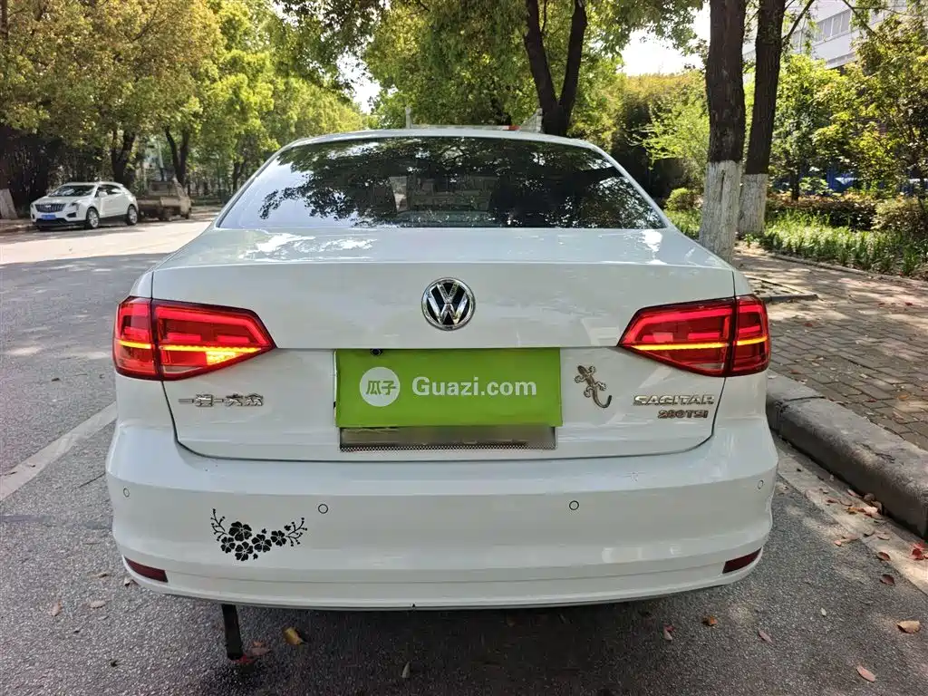 Volkswagen Sagitar 2018 1.6L Automatic Comfort фото 6